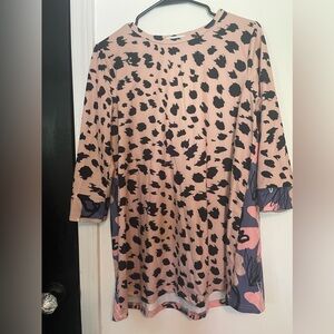 NUGGLES Women’s Size Medium Leopard and Floral Top